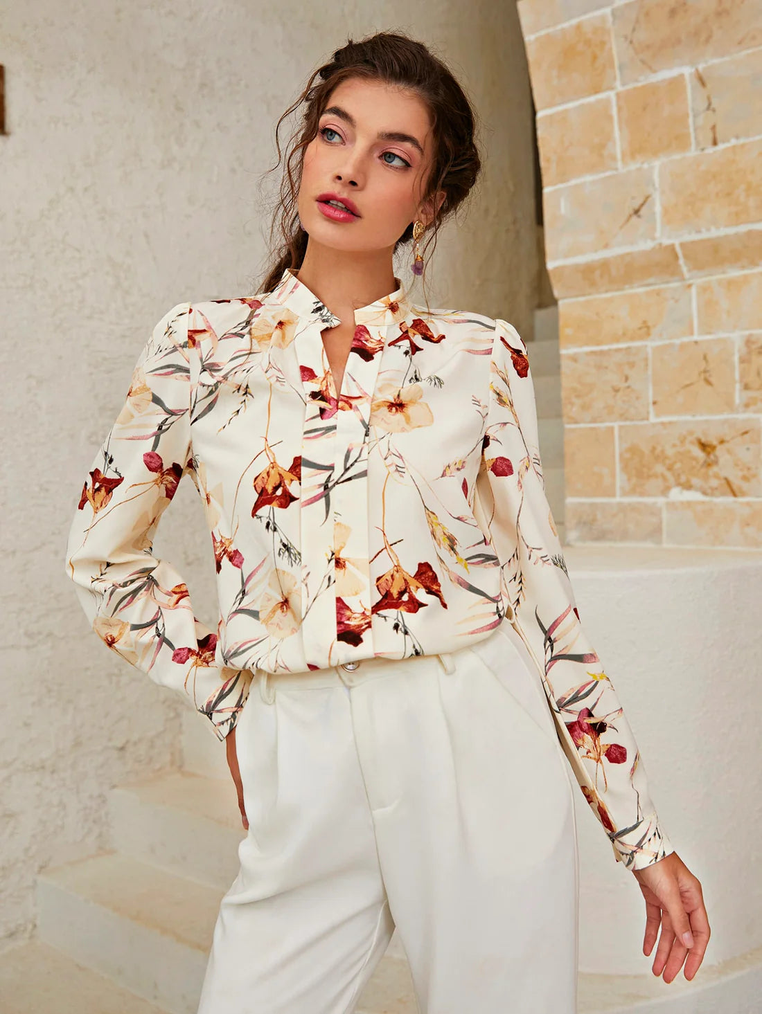 Blusa con Estampado Floral de Cuello Notch