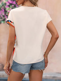 Thumbnail for Blusa con Estampado Geométrico de Manga Murciélago