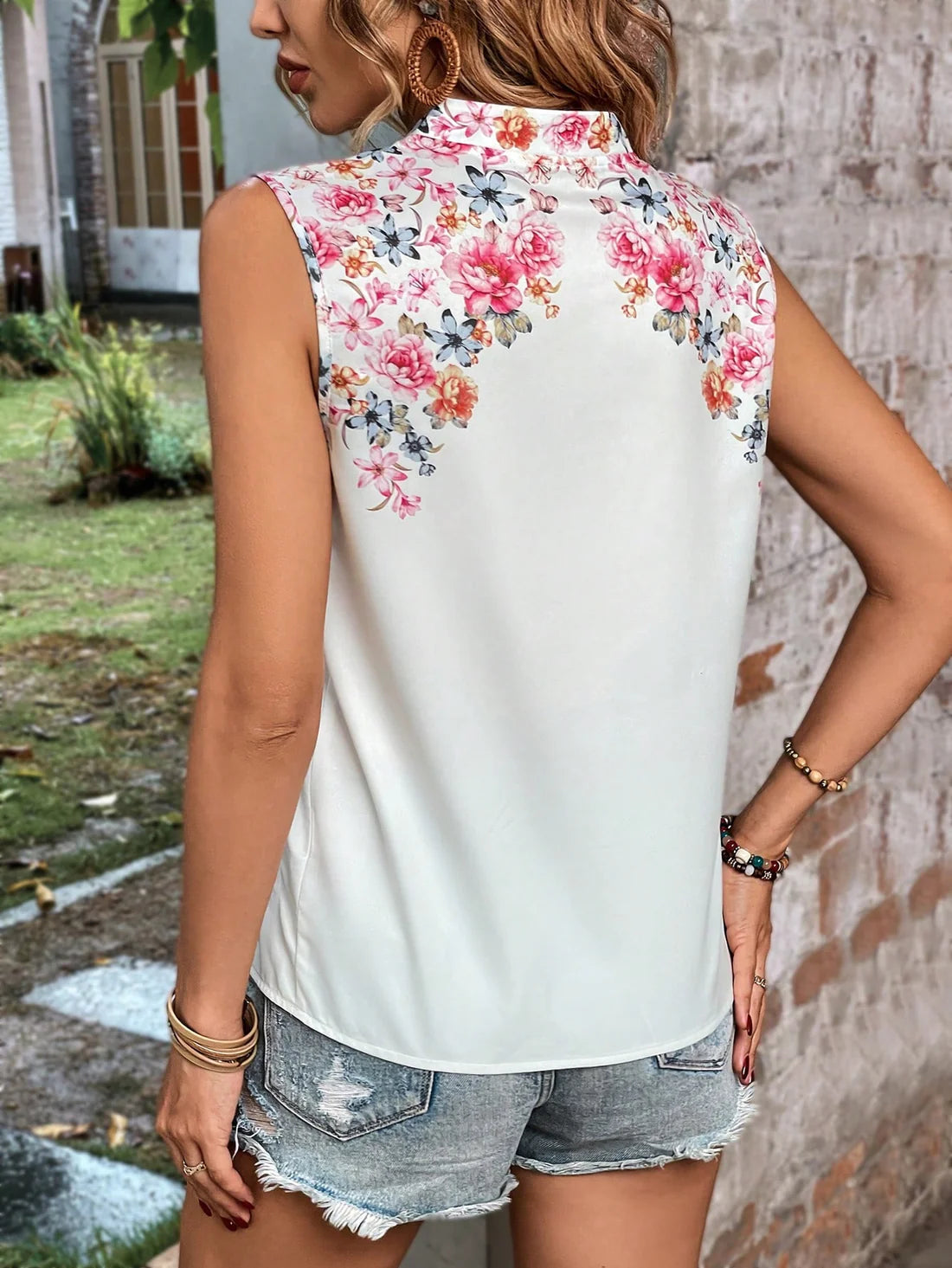 Blusa Encanto Floral sin Mangas con Escote en V VCAY
