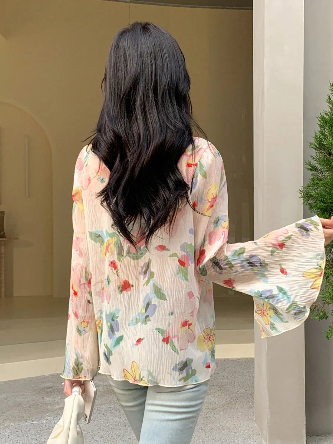 Blusa Encanto Floral Transparente con Manga de Volantes y Ribete Ondulado DAZY