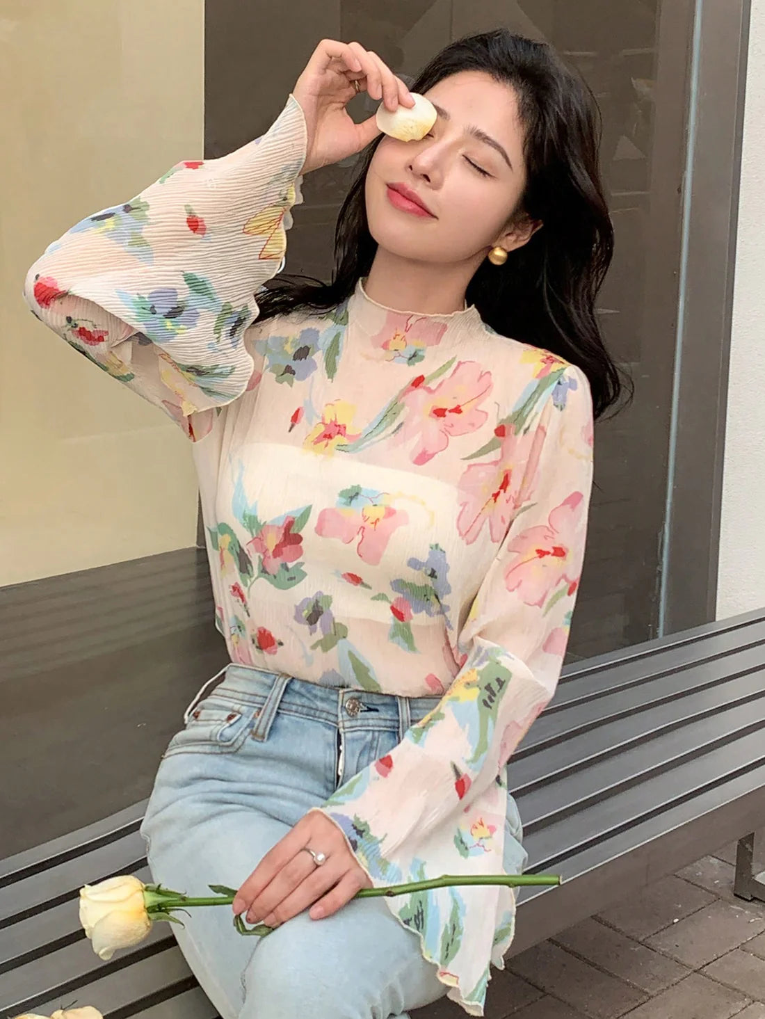 Blusa Encanto Floral Transparente con Manga de Volantes y Ribete Ondulado DAZY