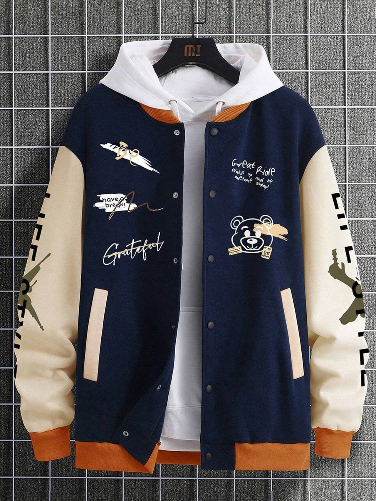 Chaqueta Varsity Life Still en Color Azul y Detalles Gráficos