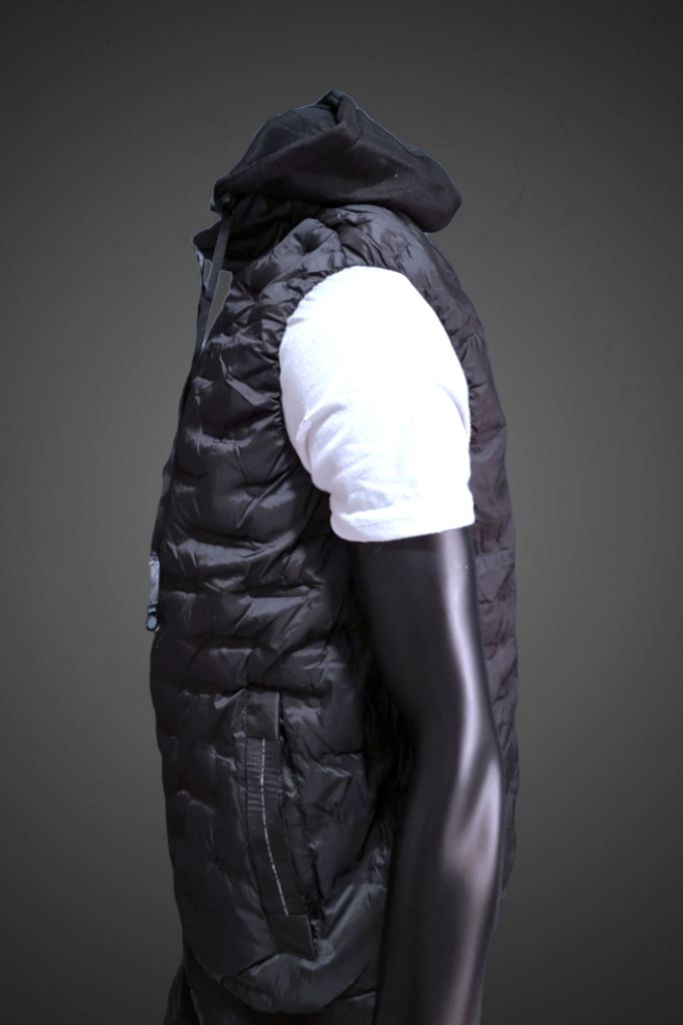 Chaleco Full Black Relieve con Capucha