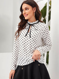 Thumbnail for Blusa Elegante Blanco con Estampado de Lunares y Detalle de Corbata