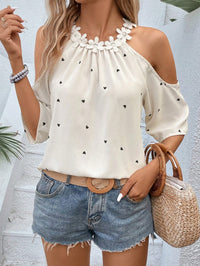 Thumbnail for Blusa con Print de Corazon y Detalle de Encaje con Hombros Descubiertos
