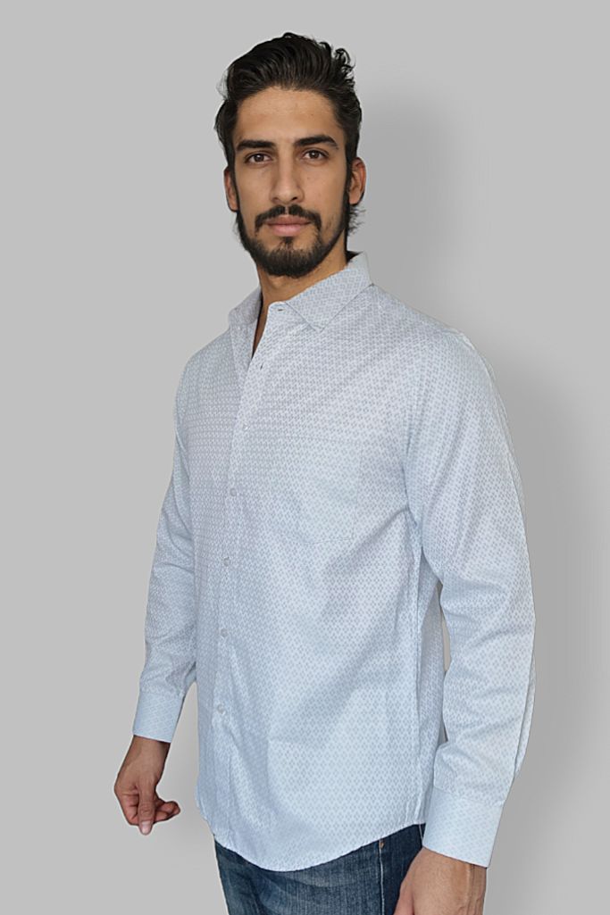 Camisa Clara con Detalles de Cuadritos