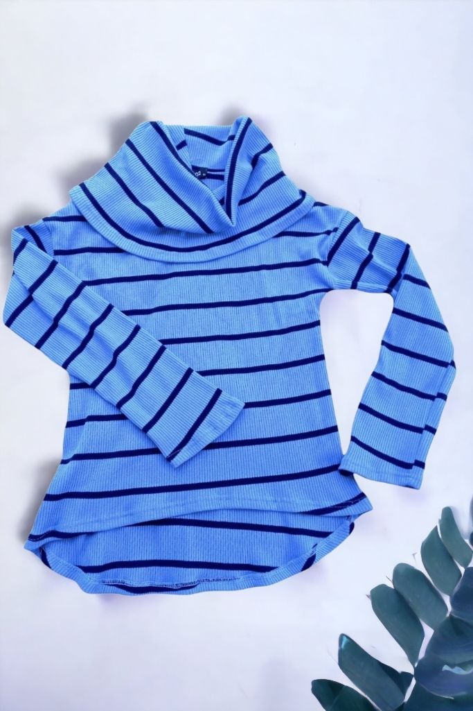 Sueter Cuello Alto Stripes Celeste