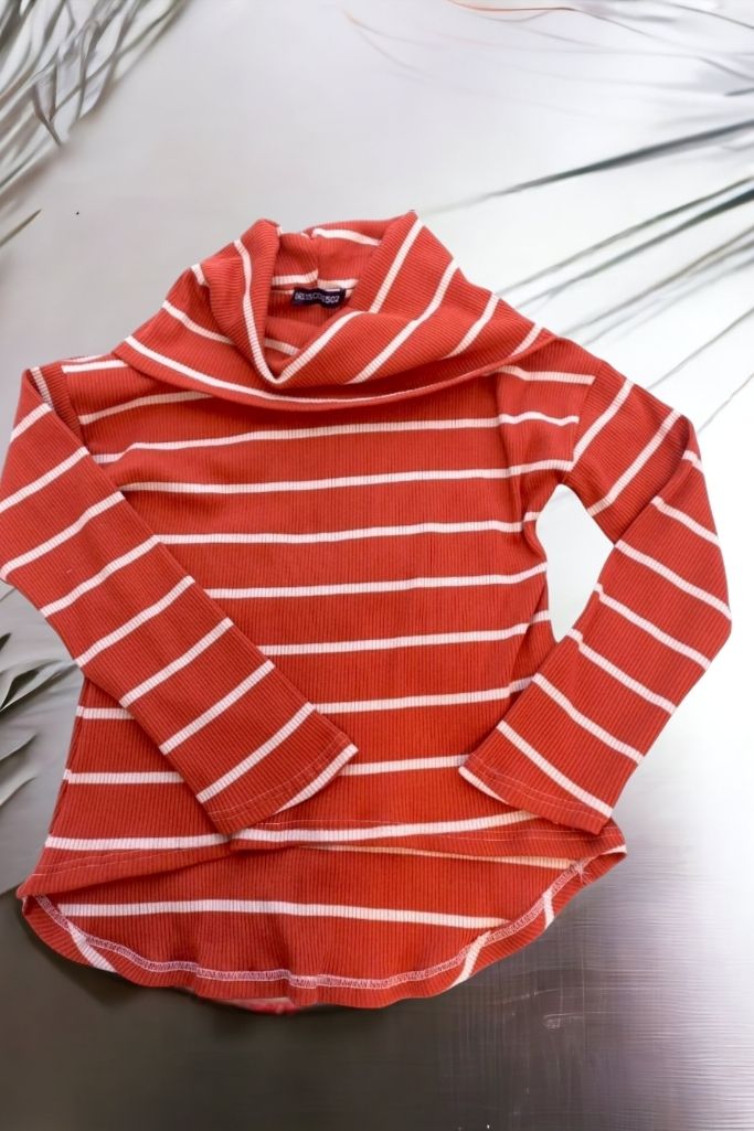 Sueter Cuello Alto Stripes Cafe Claro