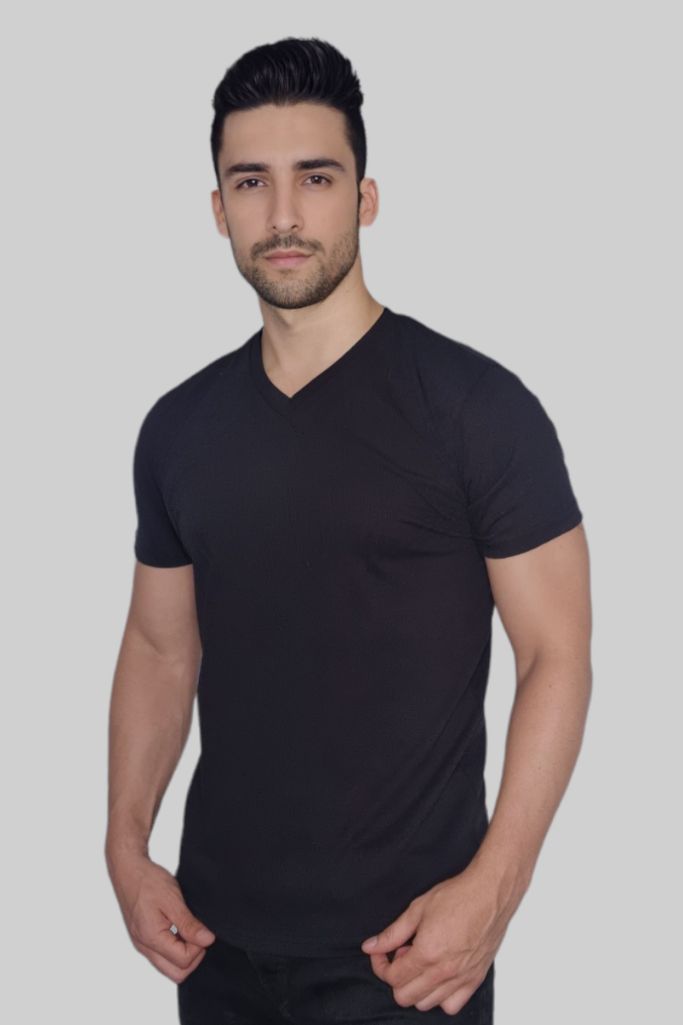 Playera cuello "V" manga corta negra de algodón para hombres