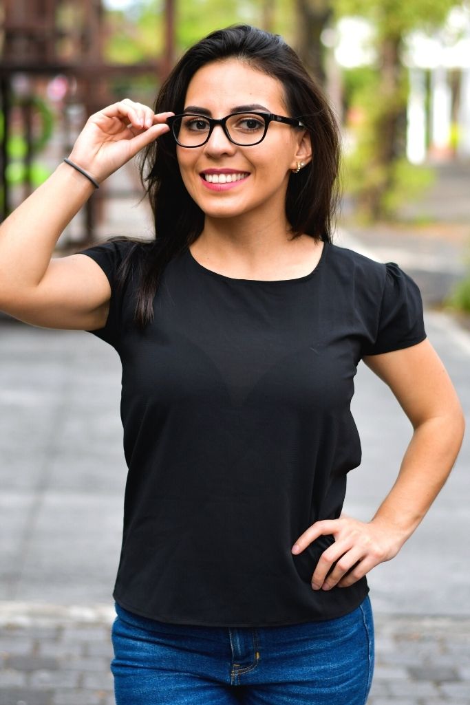 Blusa Moñitos a la Espalda Negra