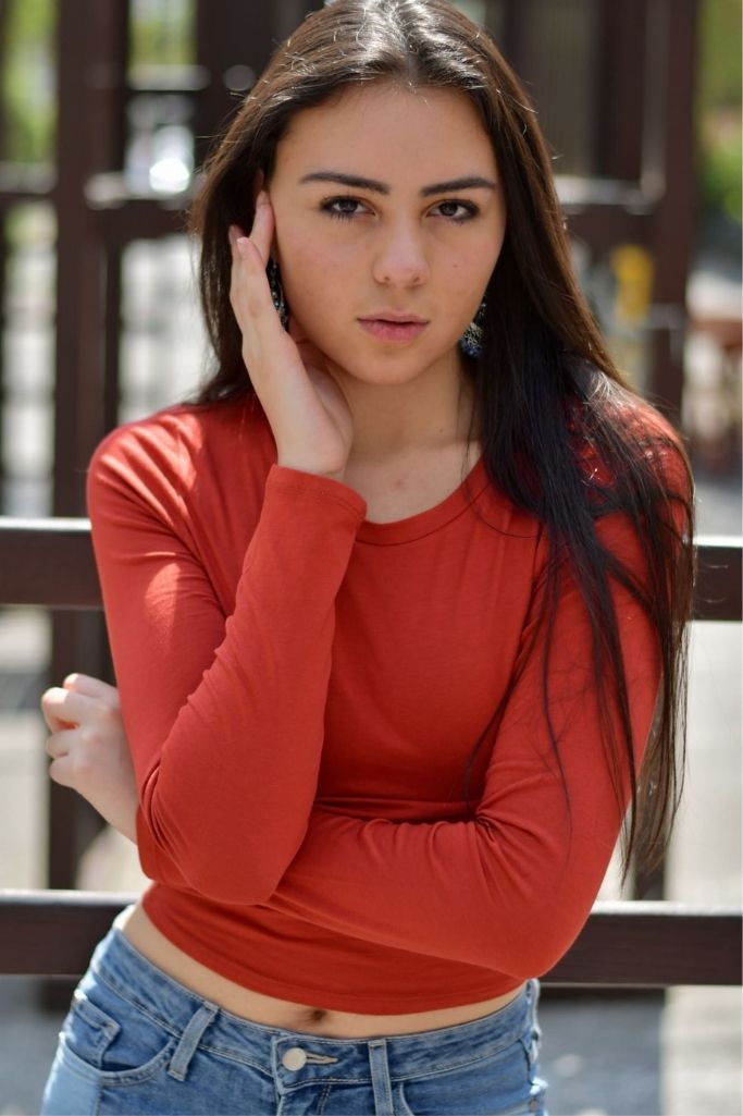 Crop Top Cuello Redondo de Manga Larga Color Ladrillo