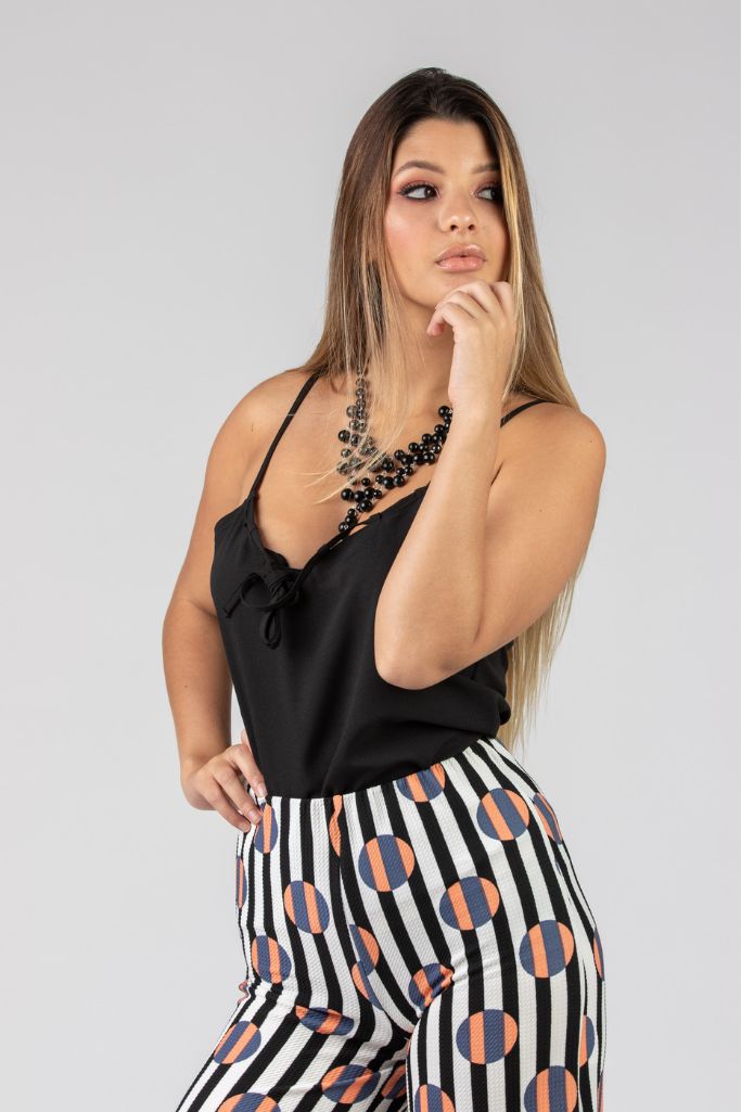 Blusa Negra de Hombros Descubiertos