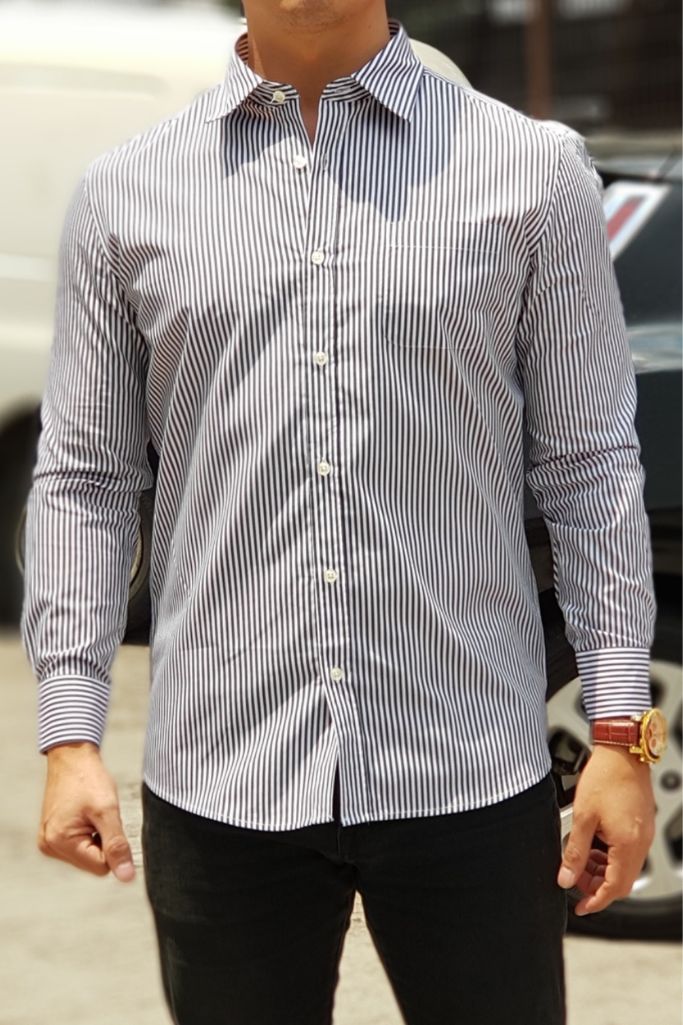 Camisa Manga Larga de Lineas Verticales Negras