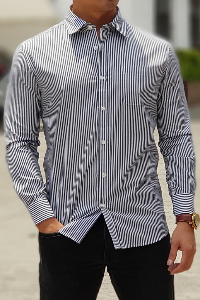 Camisa Manga Larga de Lineas Verticales Negras