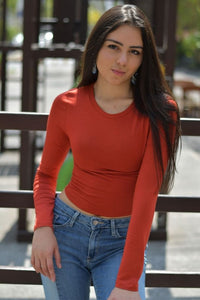 Thumbnail for Crop Top Cuello Redondo de Manga Larga Color Ladrillo