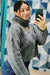 Sueter Tejido con Cuello de Tortuga Gris Cenizo