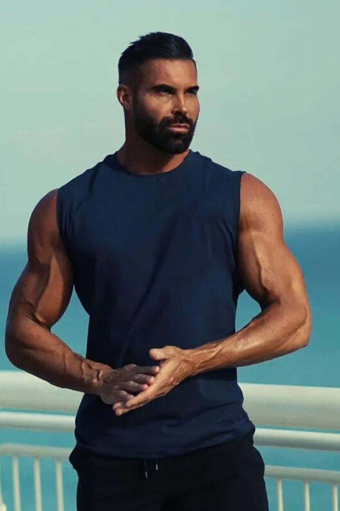 Playera deportiva sin mangas azul oscuro de algodón para hombres