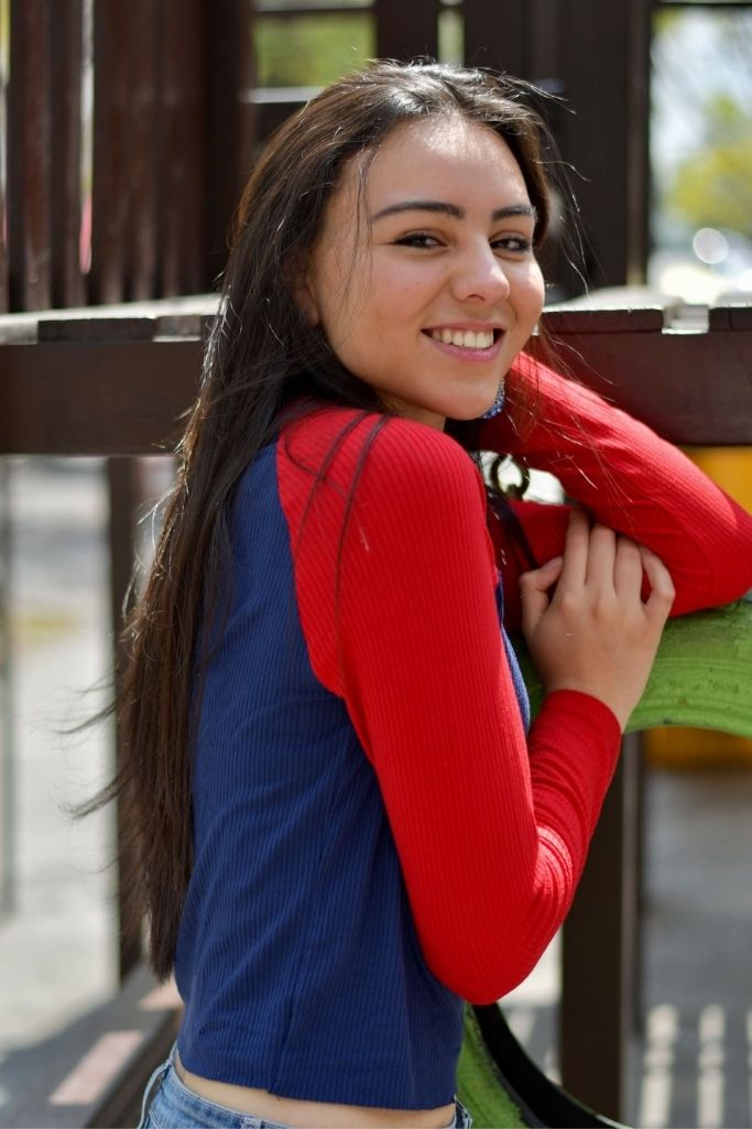 Beisbolera Cuerpo Rojo Mangas Azules
