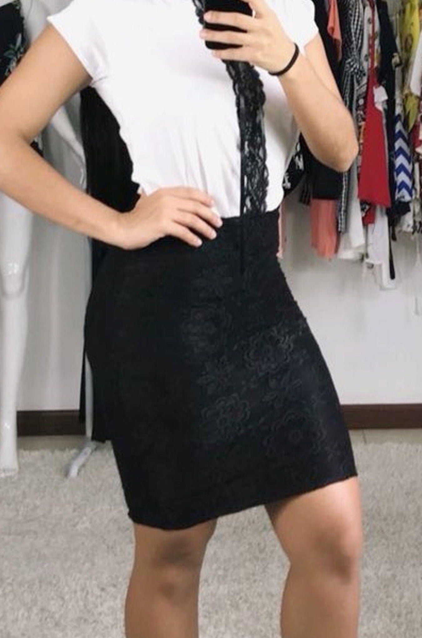 Falda de Encaje Negro-Dresscode502